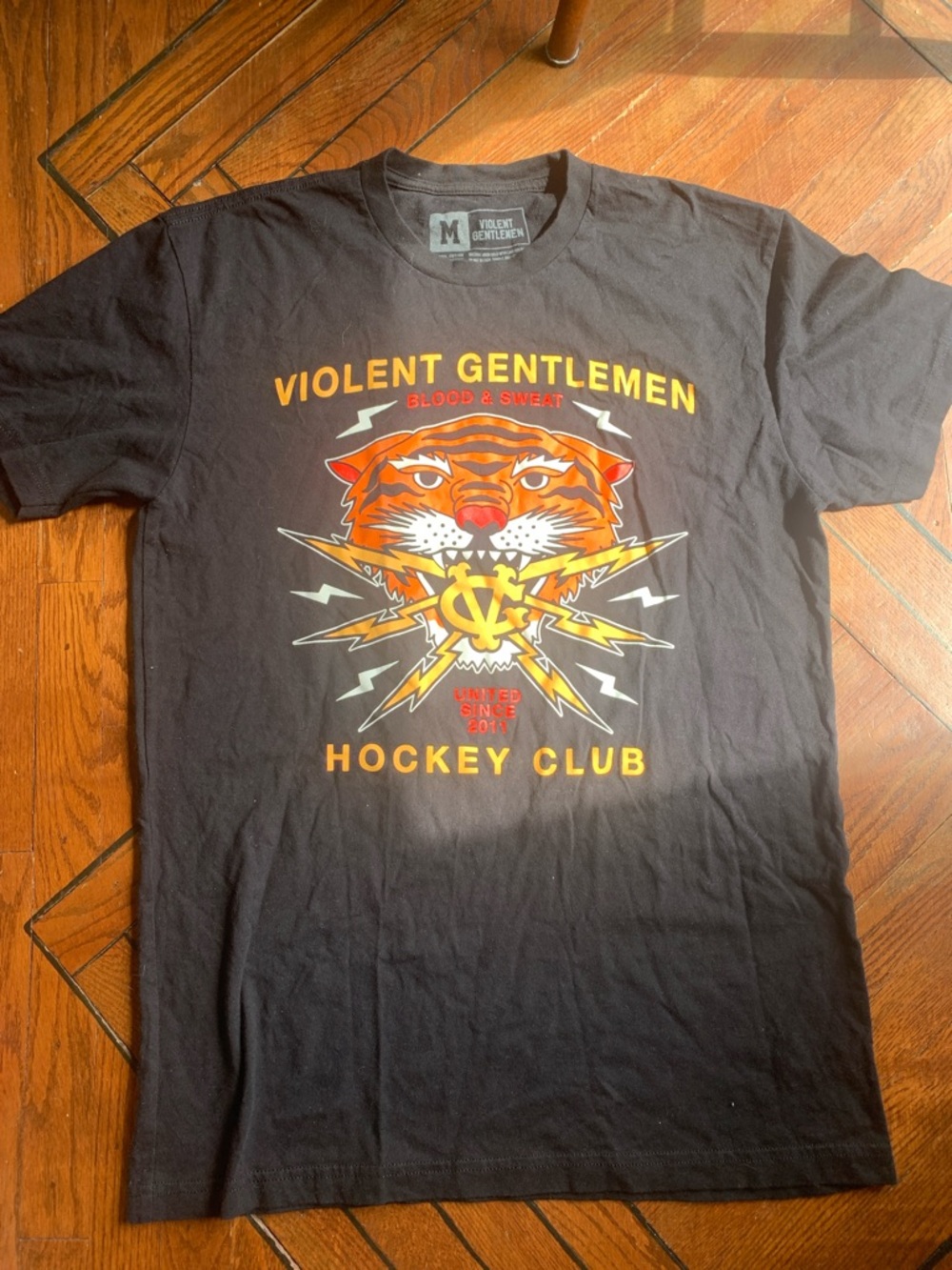 Violent Gentlemen Hockey Club Men’s Medium Short Sleeve Tee Shirt Tiger